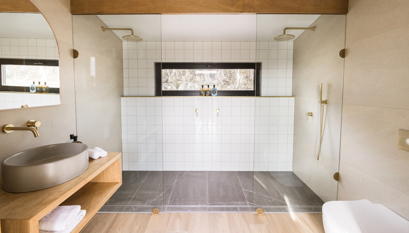 Double shower in a luxurious couples retreat in the Snowy Mountains
